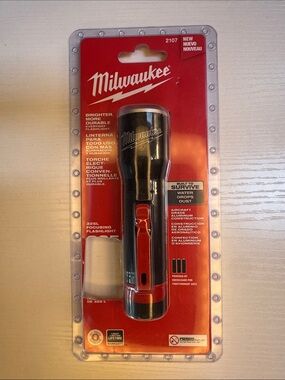 NEW Milwaukee 2107 LED Flashlight 325 Lumens Focus Beam Work Light New Sealed